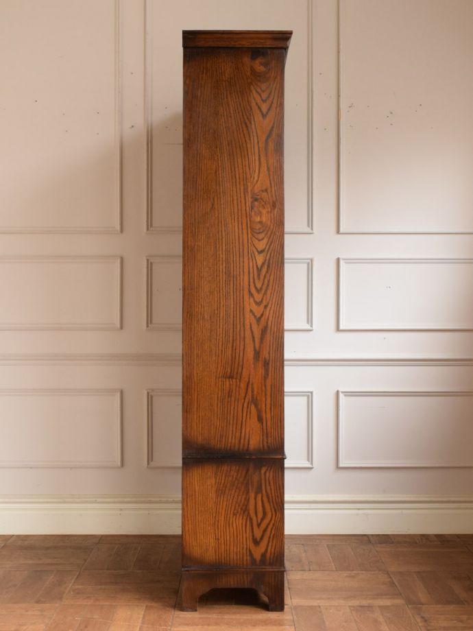 キャビネットの側面