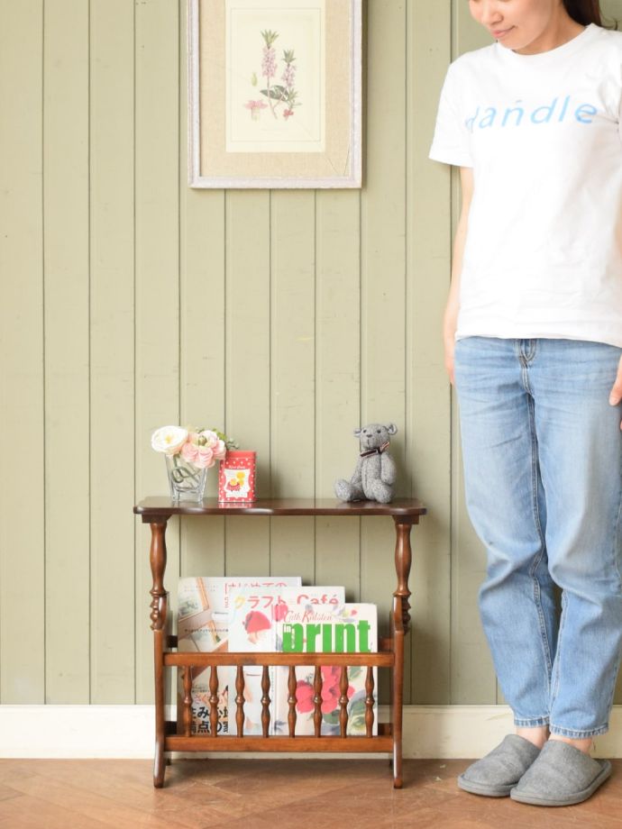 アンティークのおしゃれなマガジンラック