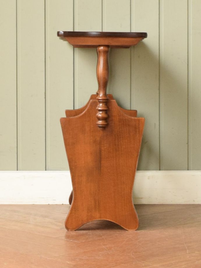 マガジンラックの側面