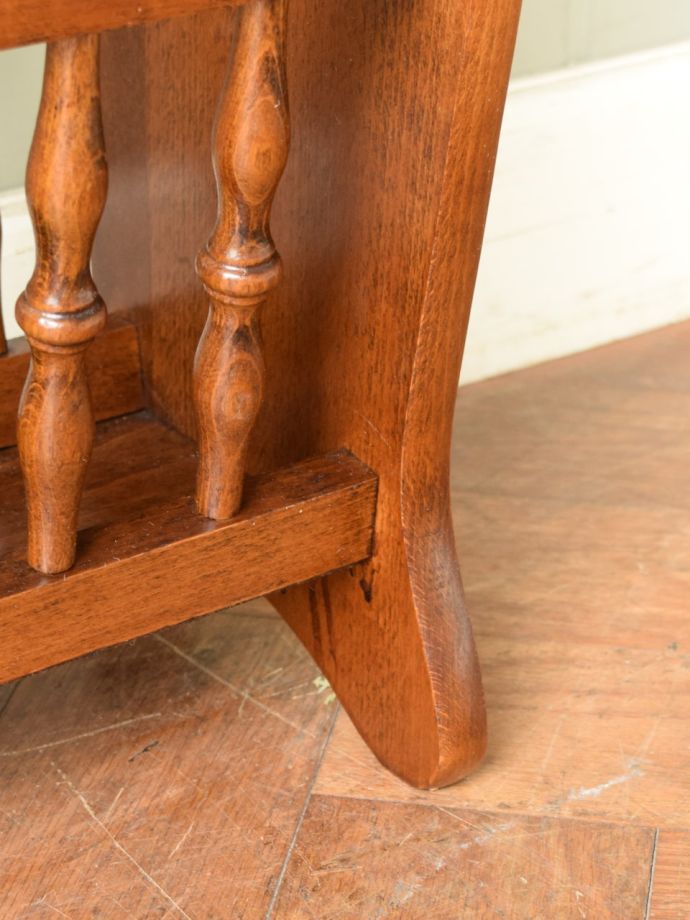 マガジンラックの脚