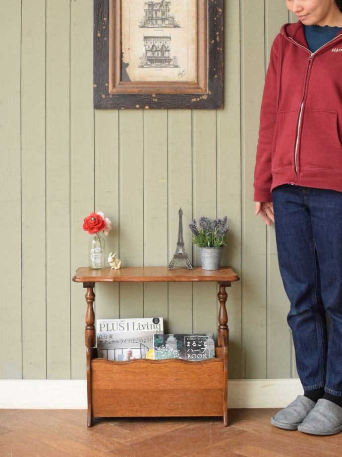 アンティークのおしゃれなマガジンラック