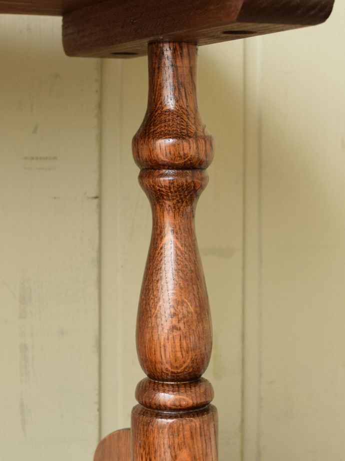 アンティーク家具らしい装飾