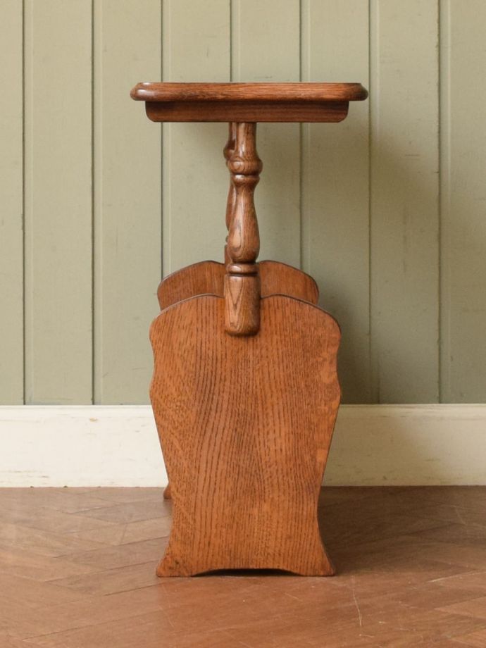 マガジンラックの側面