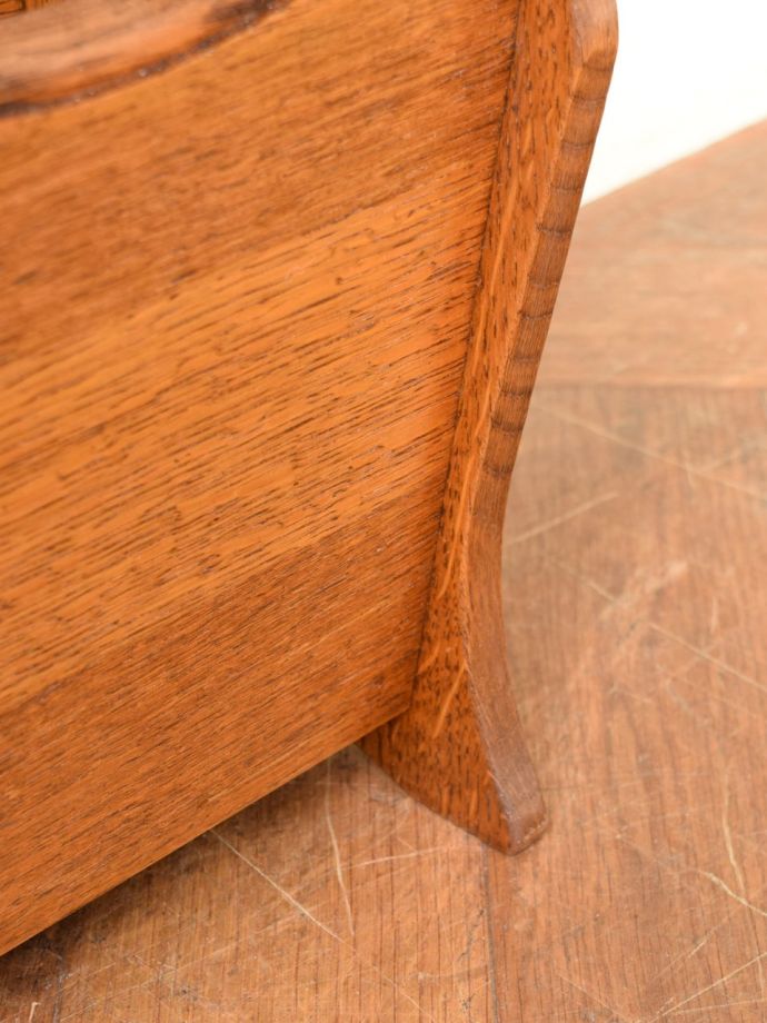 マガジンラックの脚