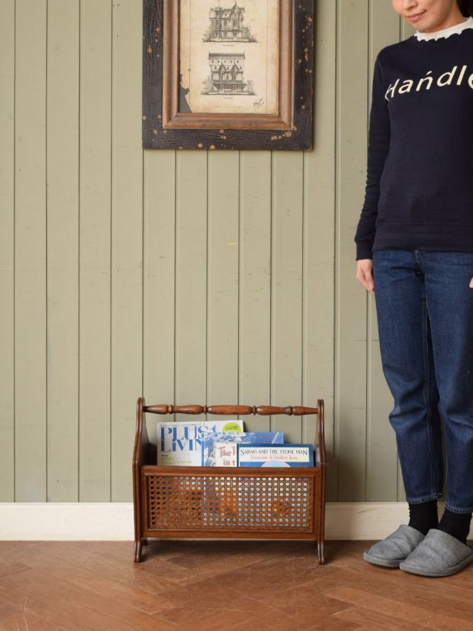 アンティークのおしゃれなマガジンラック