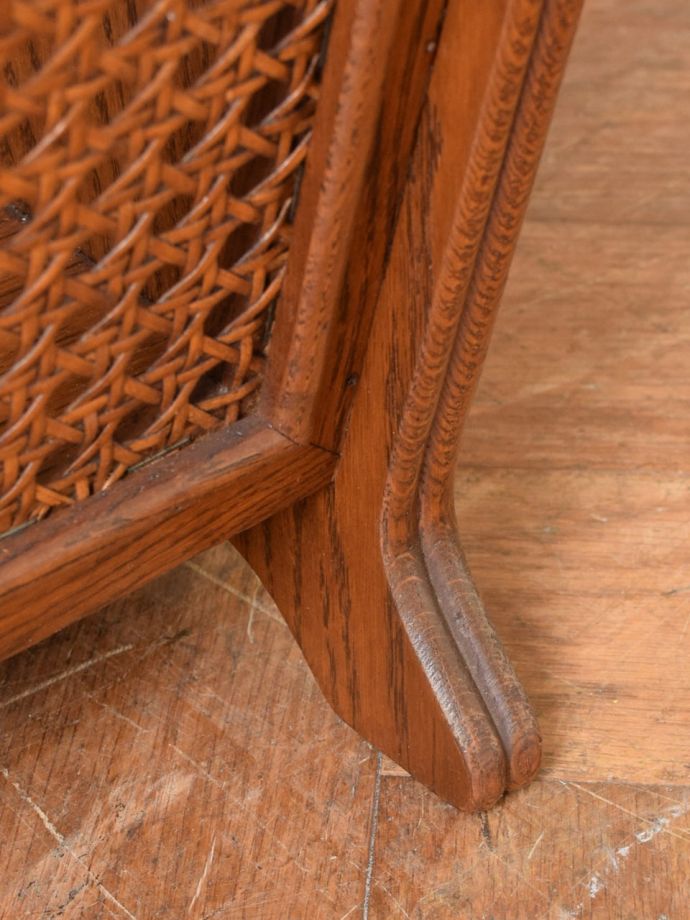 マガジンラックの脚