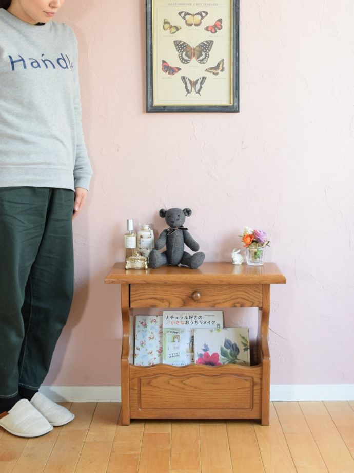 アンティークのマガジンラック