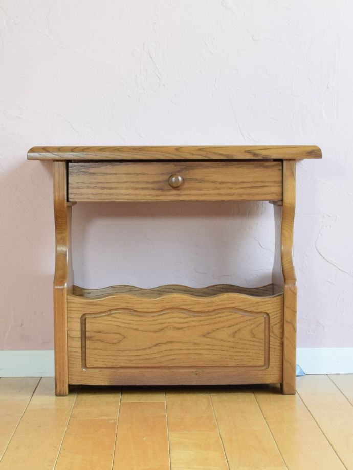 アンティークのマガジンラック