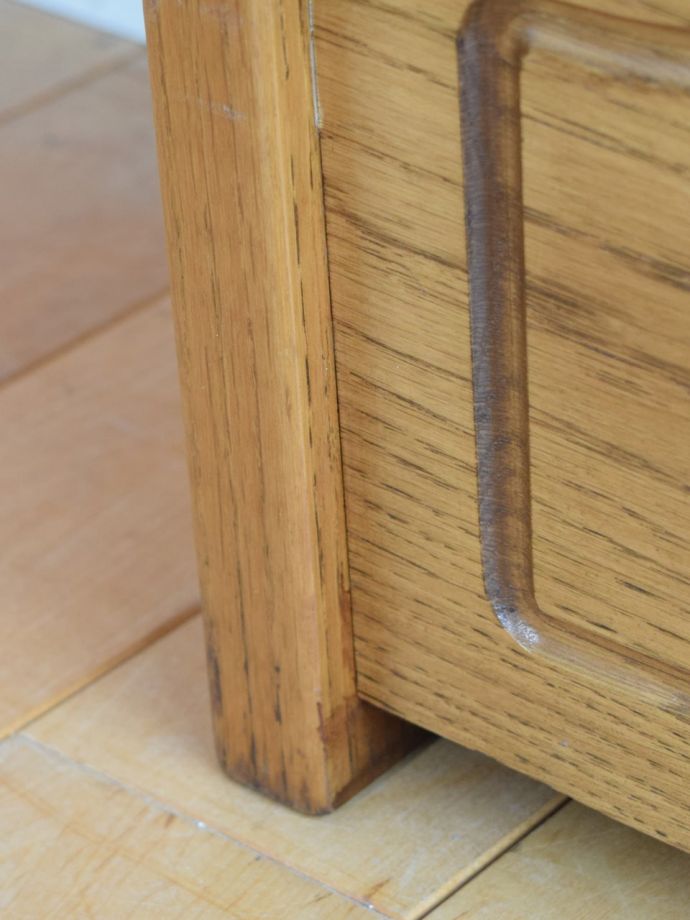 マガジンラックの脚