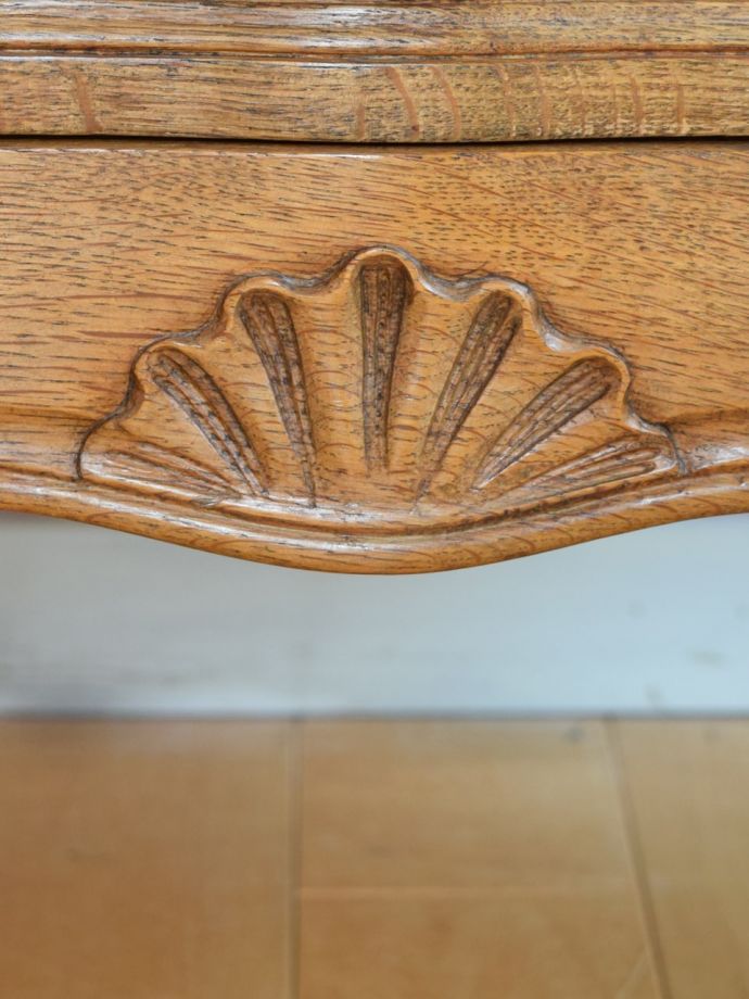 フランスらしい彫り