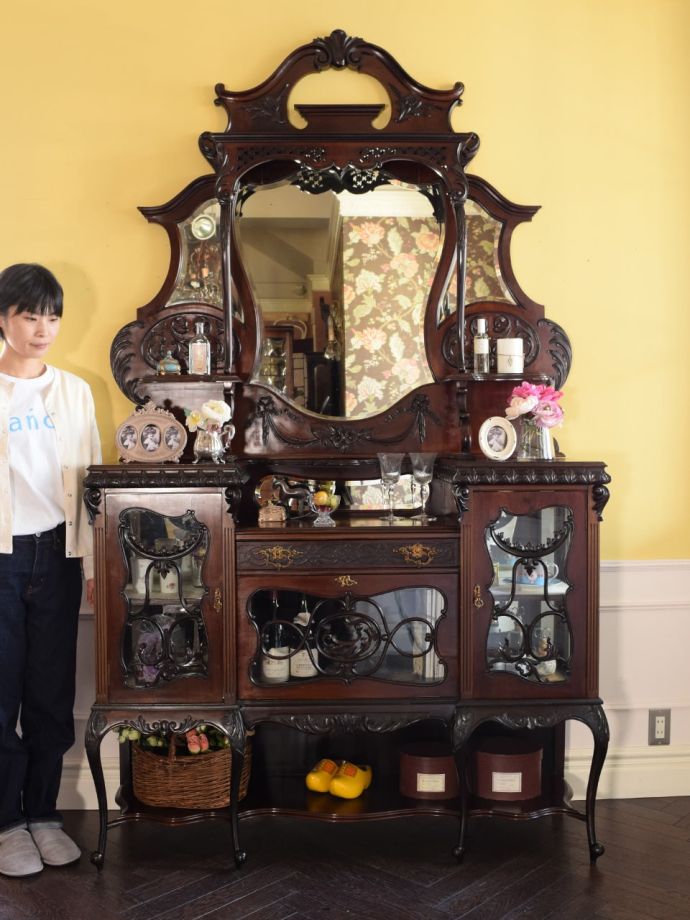 アンティークのパーラーキャビネット