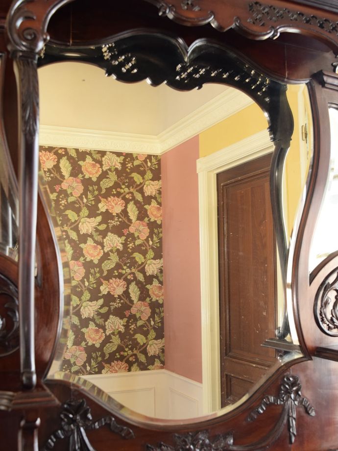 パーラーキャビネットの鏡