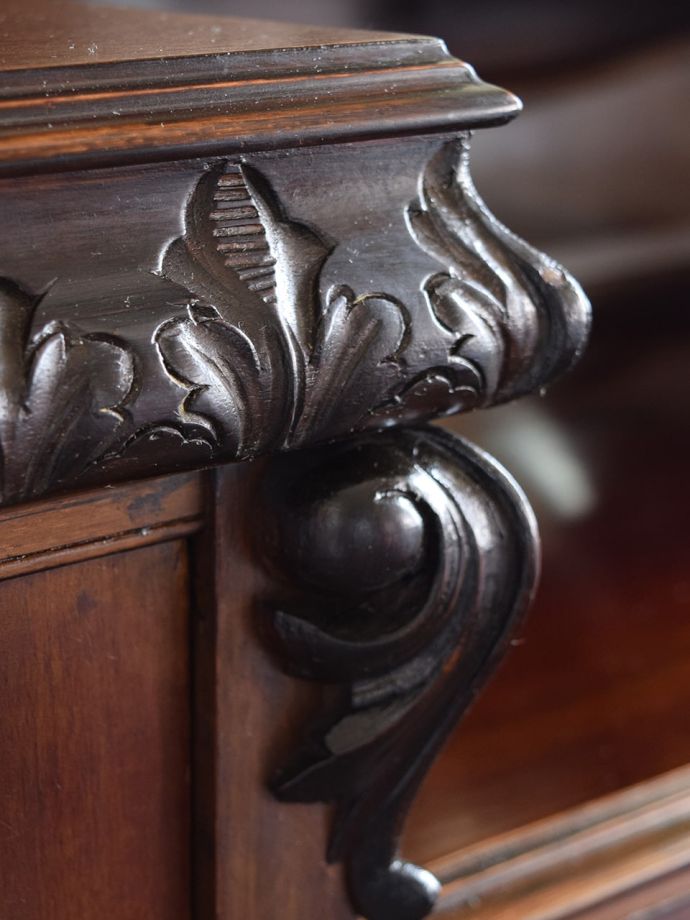 アンティーク家具の装飾