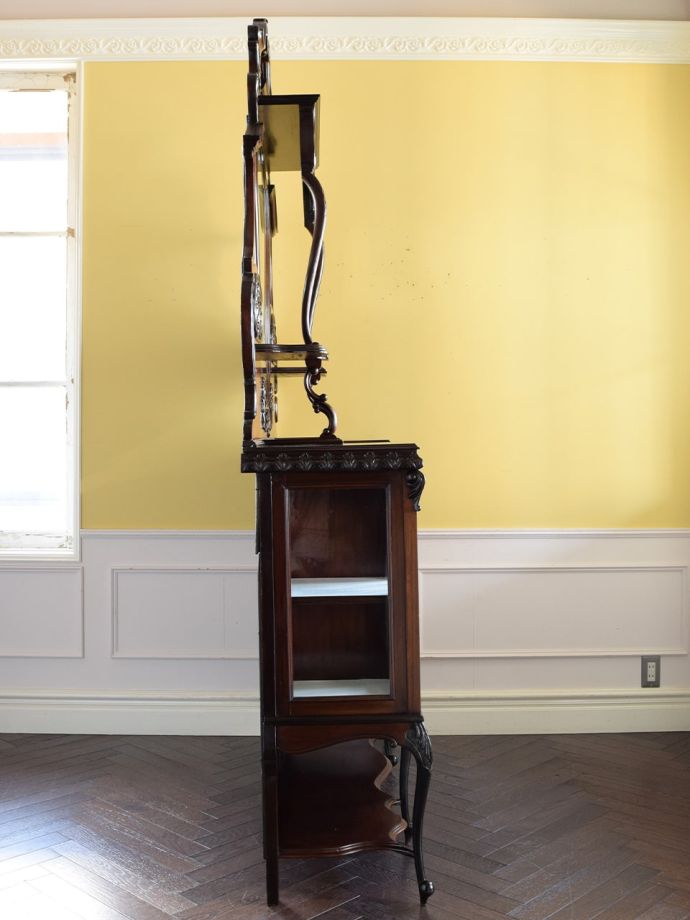 キャビネットの側面