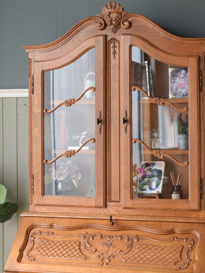 アンティーク家具らしさが漂うビューロー