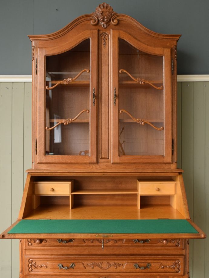 アンティークビューローの中