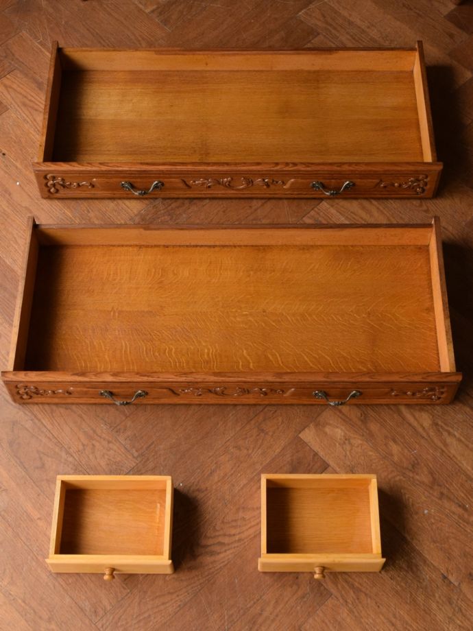 アンティークビューローの引き出しの中