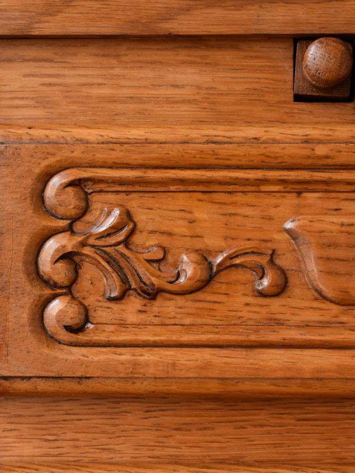 アンティークらしい彫