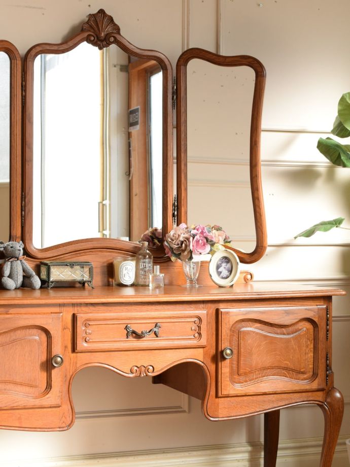 フランスから届いた優雅なアンティーク家具、三面鏡のドレッサー(j