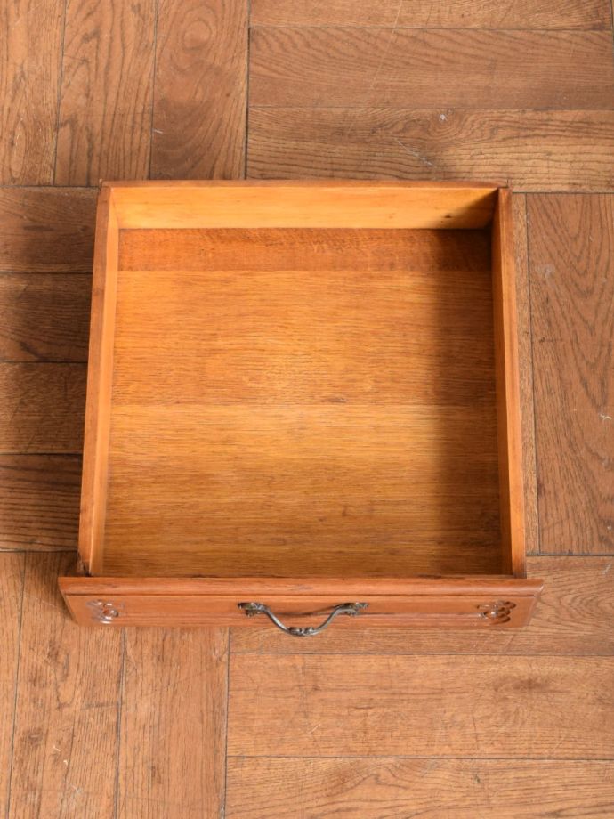 ドレッサーの引き出しの中