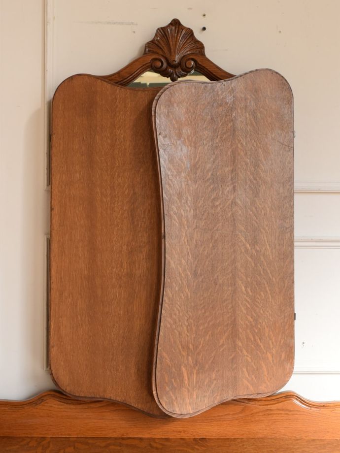 アンティークの三面鏡