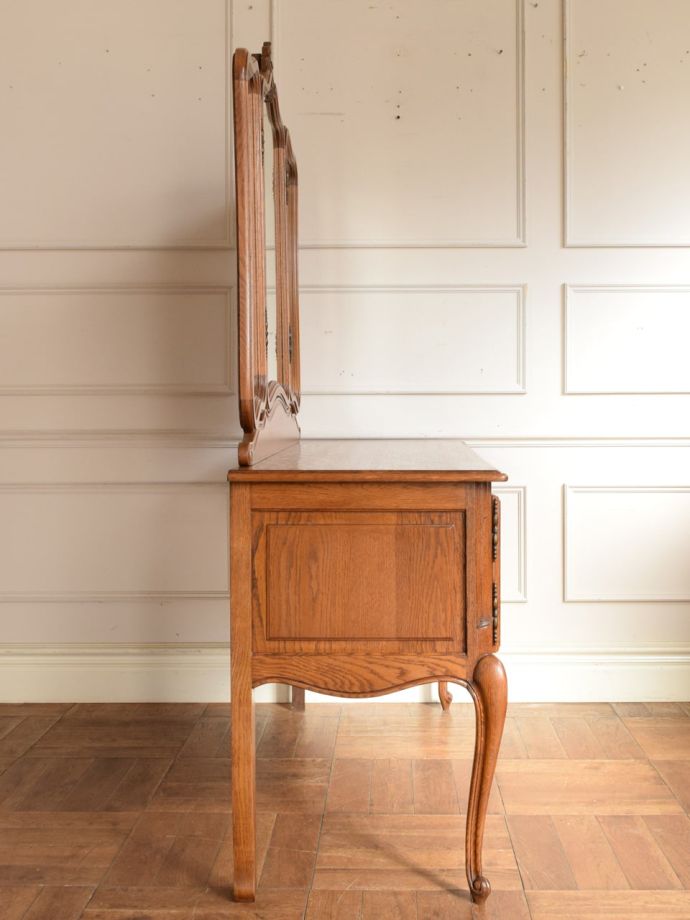 ドレッサーの側面