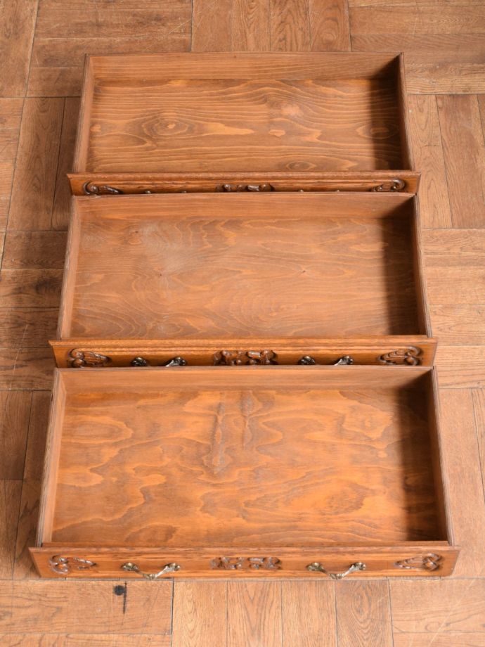 アンティークチェストの引き出し