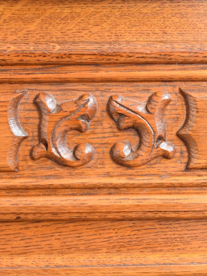 フランスらしい彫