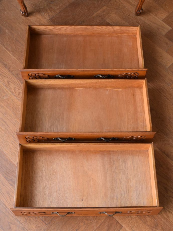 アンティークチェストの引き出し