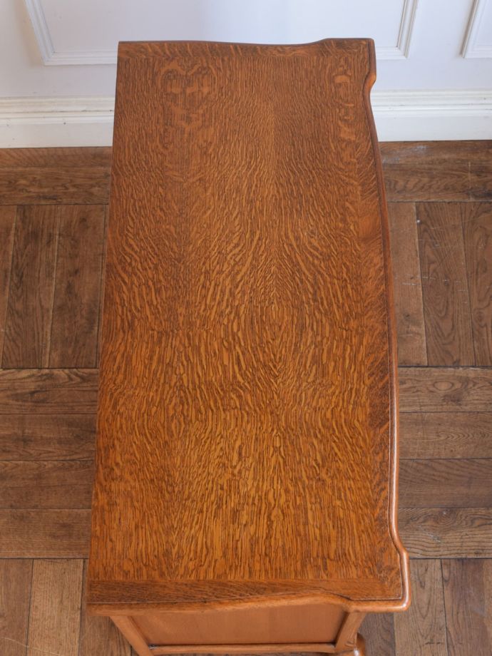 フランスのチェストの天板