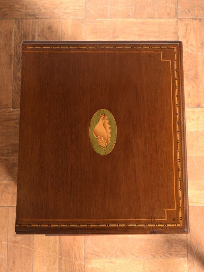 サイドキャビネットの天板