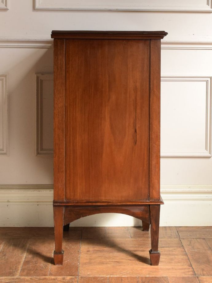 サイドキャビネットの側面