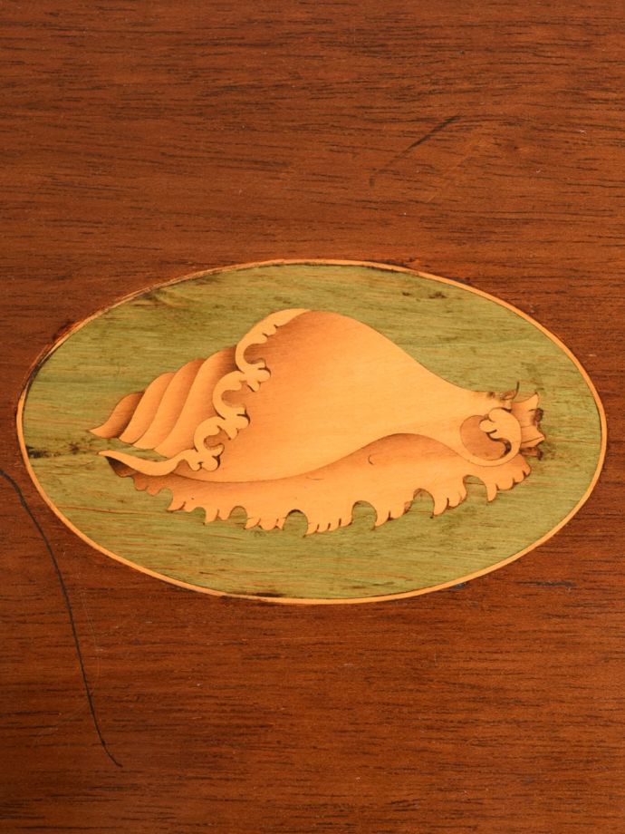 アンティーク家具の装飾