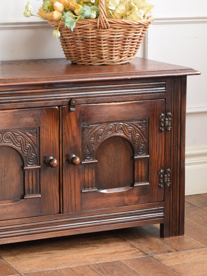 アンティーク家具らしさが漂う装飾