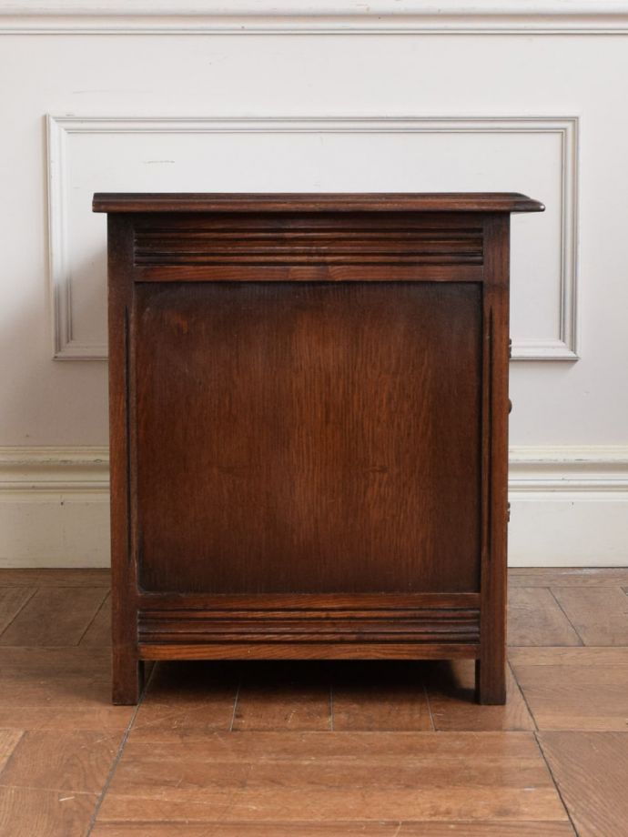 サイドボードの側面