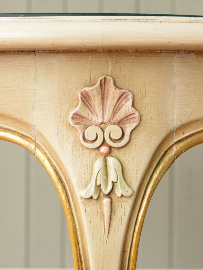 フランスらしい彫