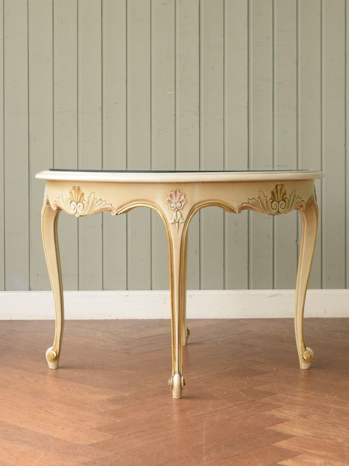 コーヒーテーブルの側面