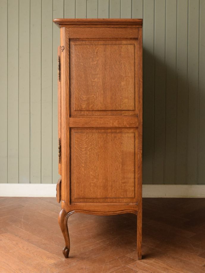 サイドボードの側面