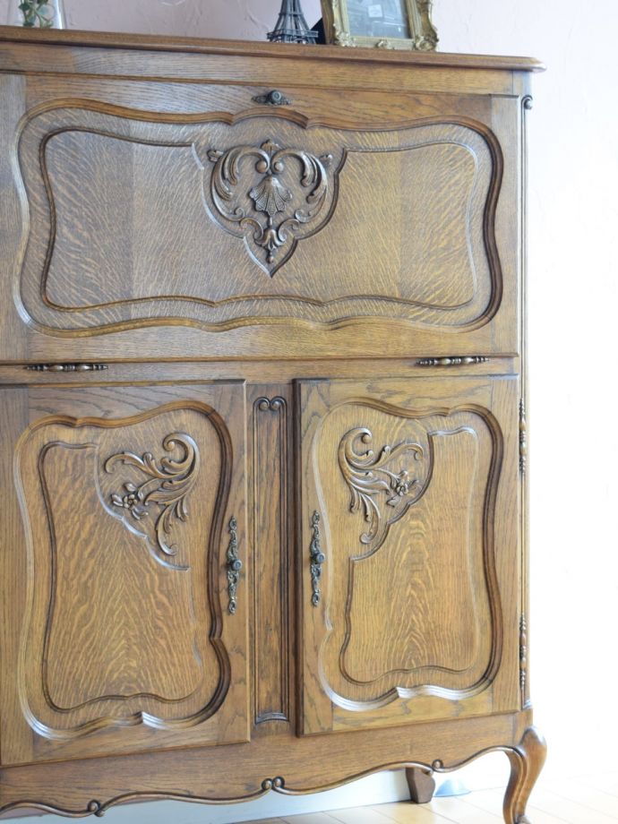 フランスのアンティークらしい美しい彫