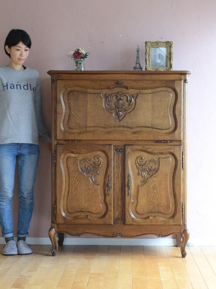 フランスの優雅なサイドボード