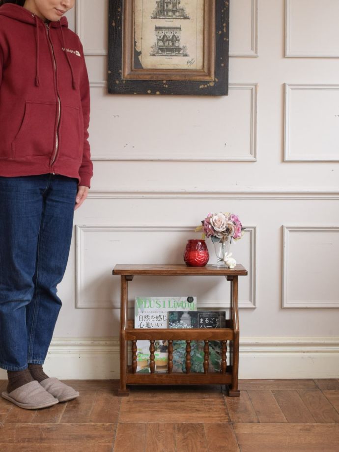 アンティークのおしゃれなマガジンラック