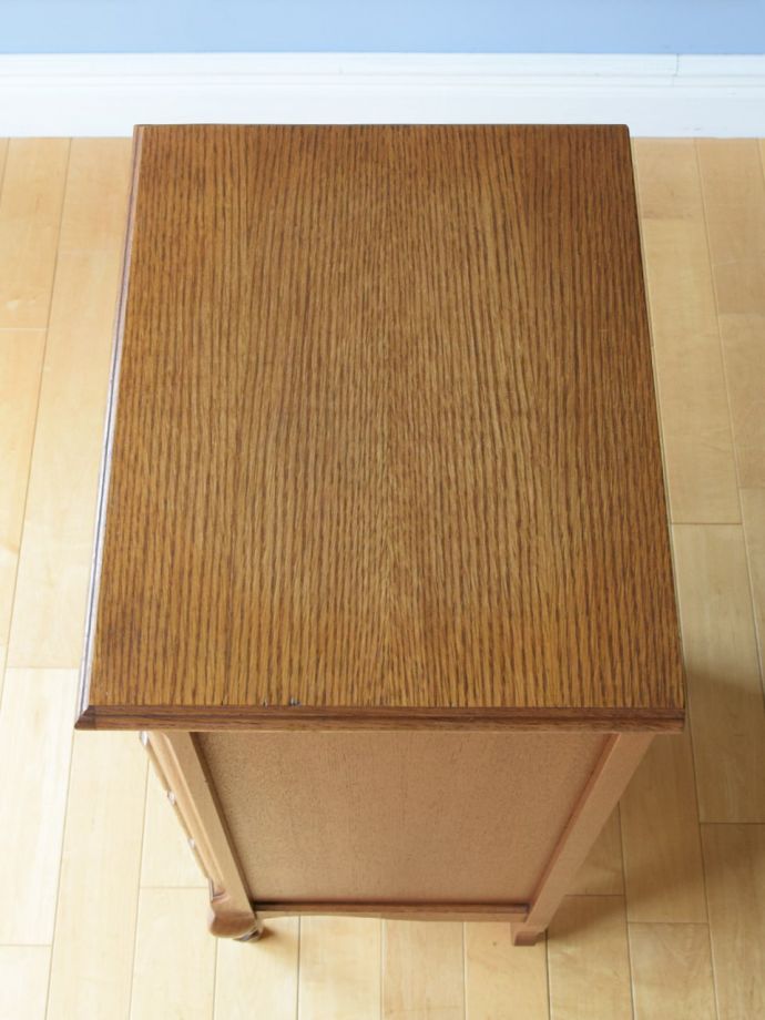 サイドチェストの天板