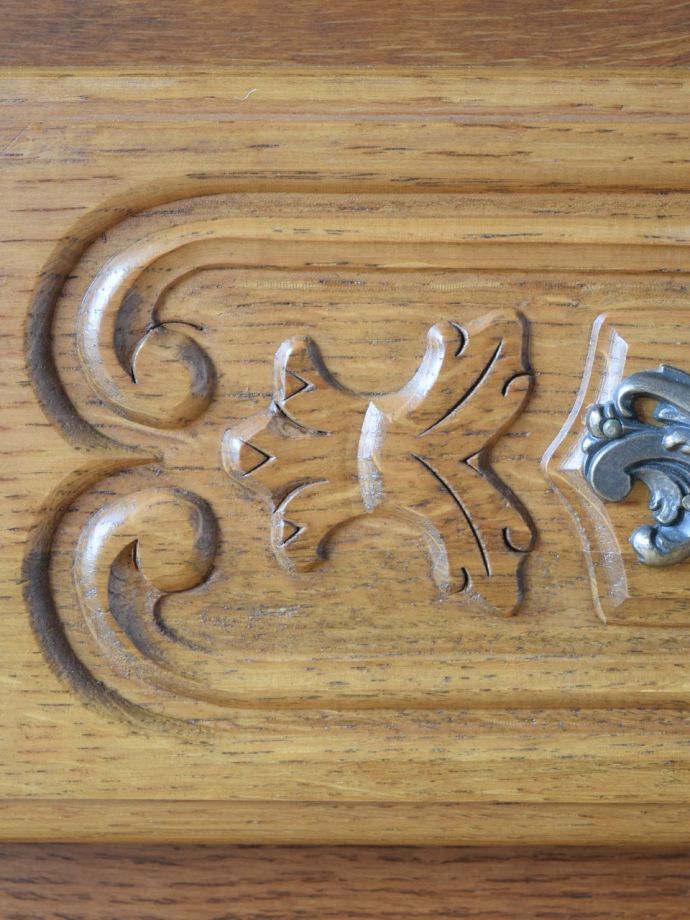 アンティーク家具の装飾