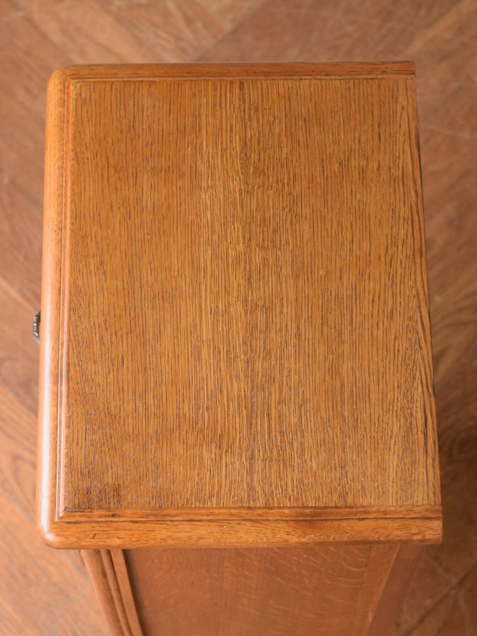 サイドチェストの天板