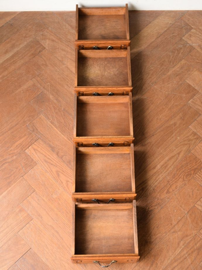 チェストの引き出しの中