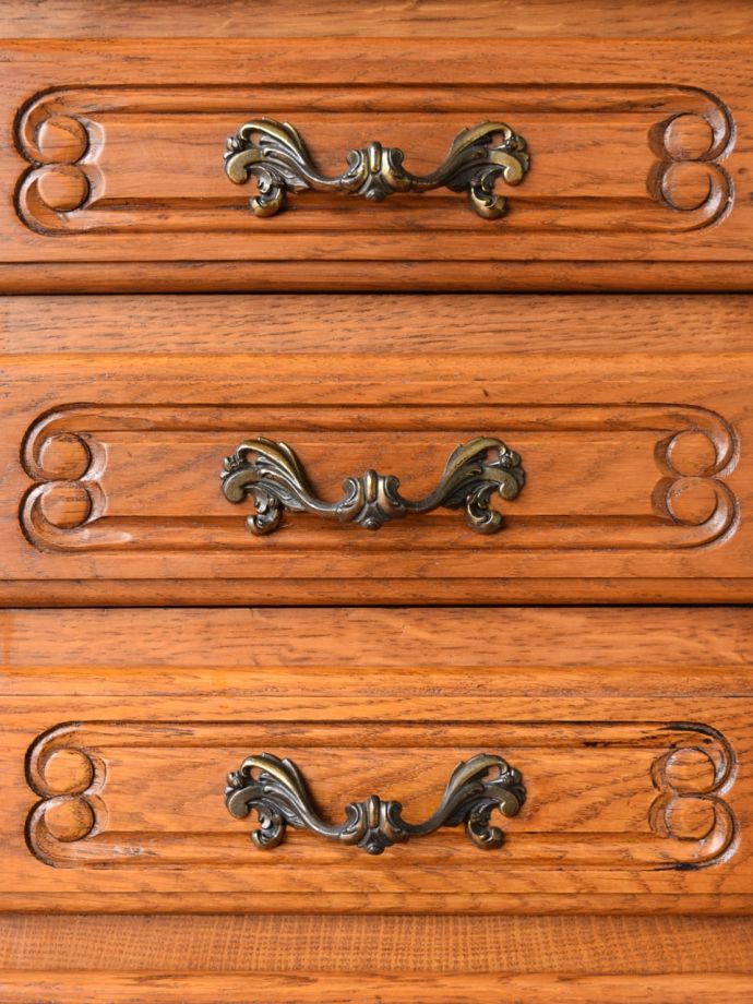 アンティーク家具の装飾