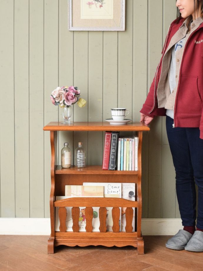 アンティークのおしゃれなマガジンラック