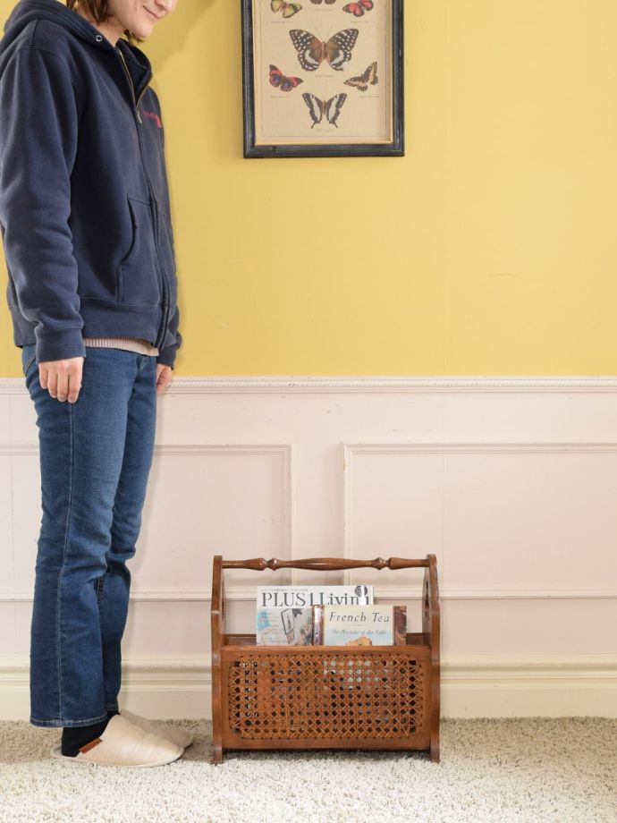 アンティークのおしゃれなマガジンラック