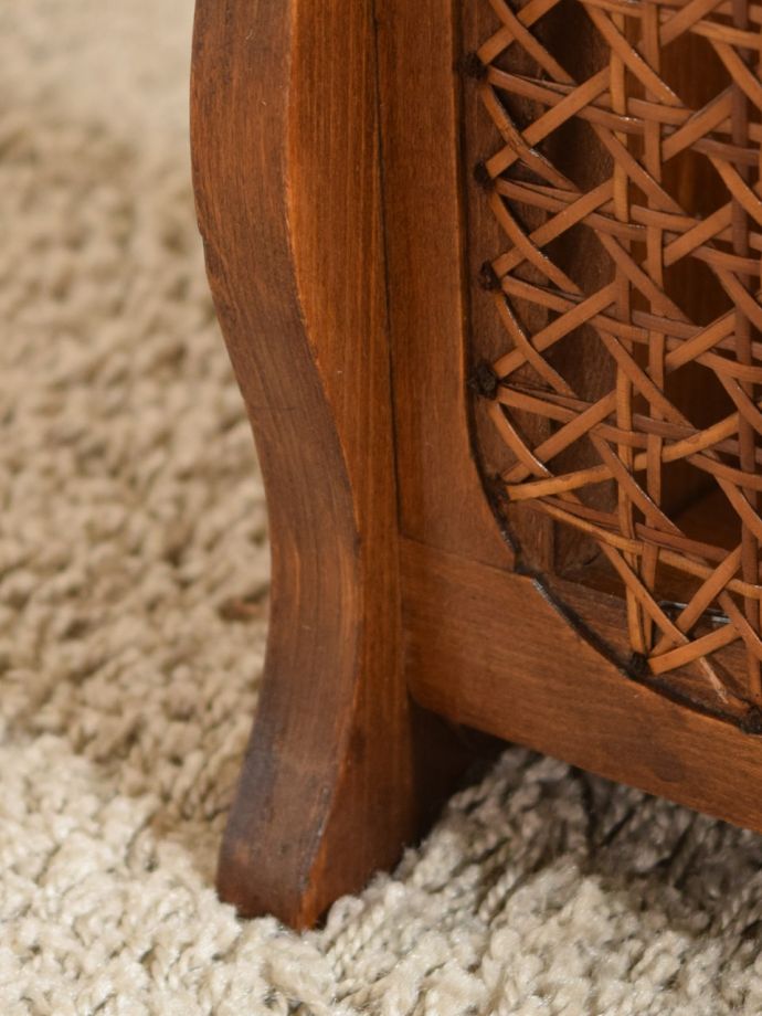 マガジンラックの脚