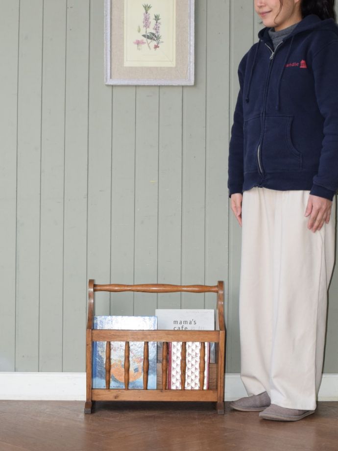 アンティークのおしゃれなマガジンラック